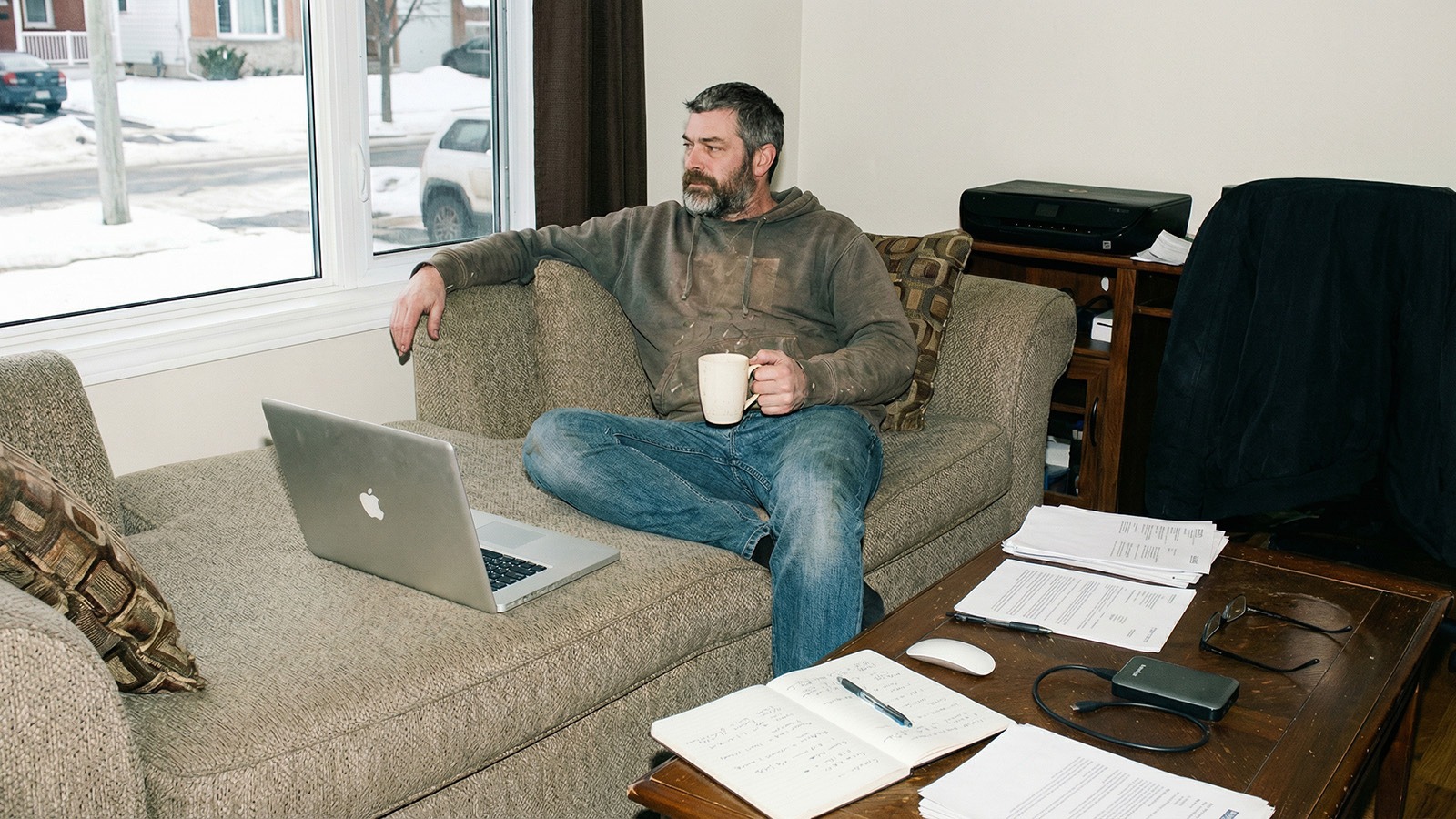 Mid-career Canadians take a step back from work amid rising burnout