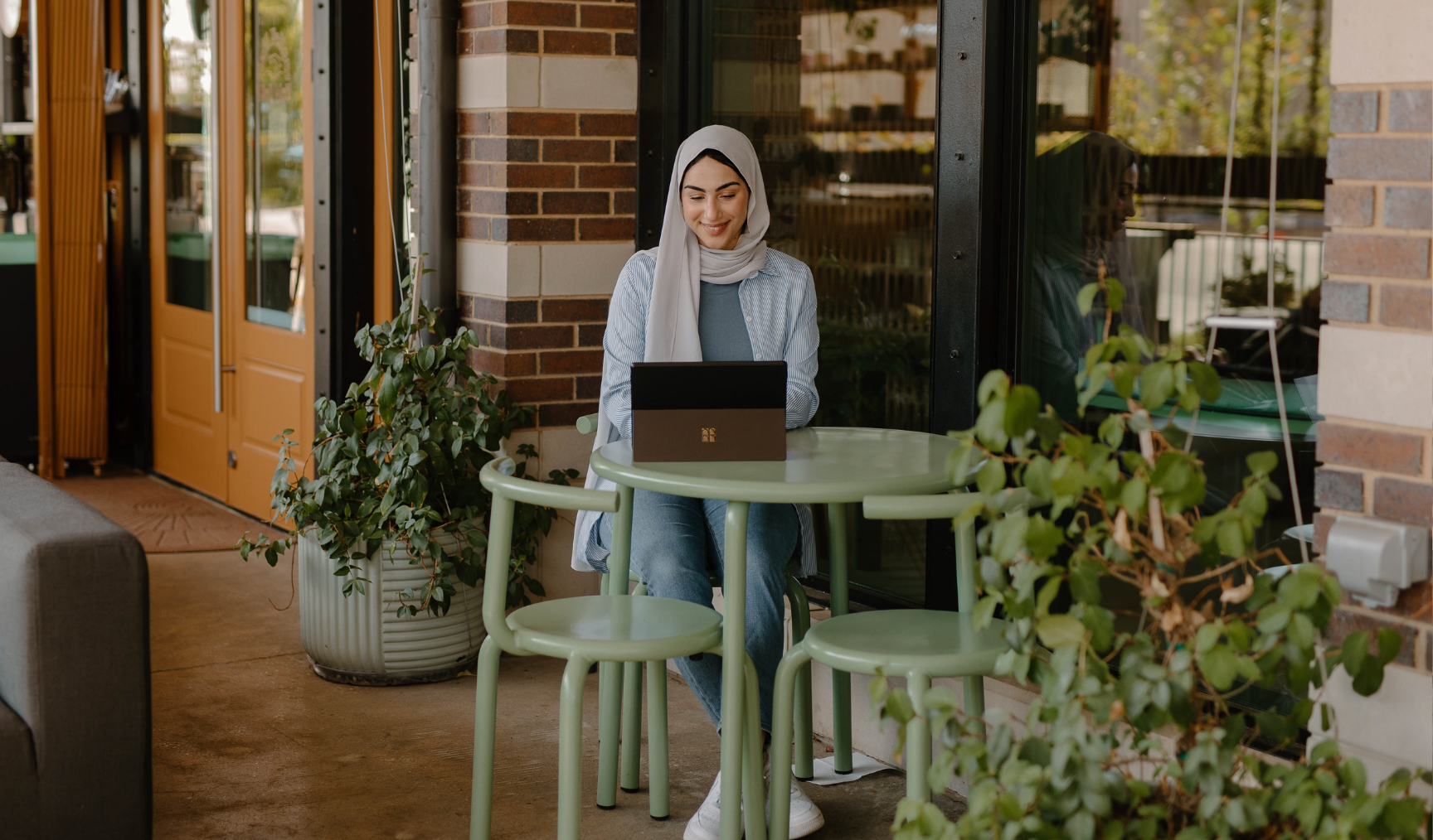 Woman sits in a cafe on her laptop