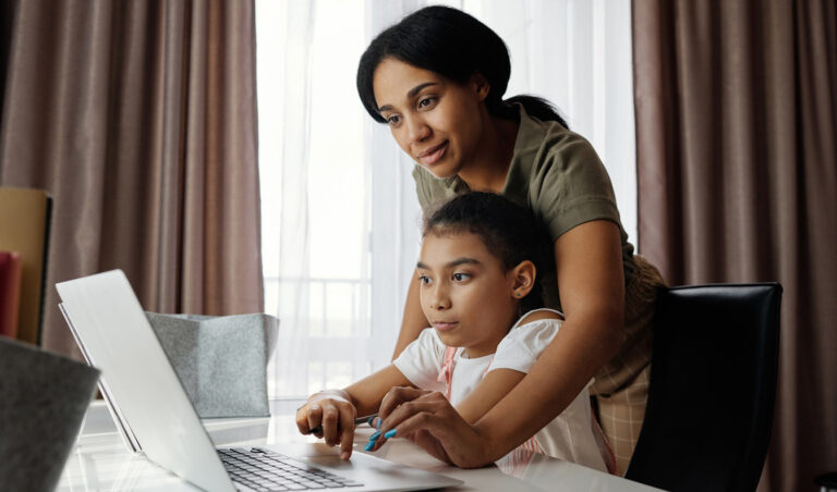 How To Juggle Working From Home and Homeschooling