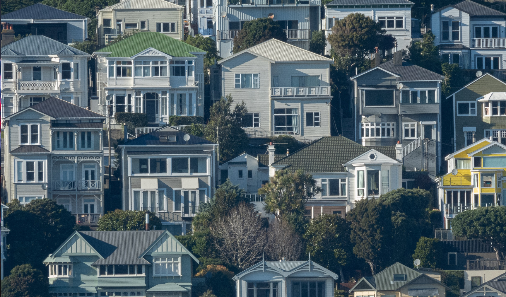 How to support your employees during the housing market downturn