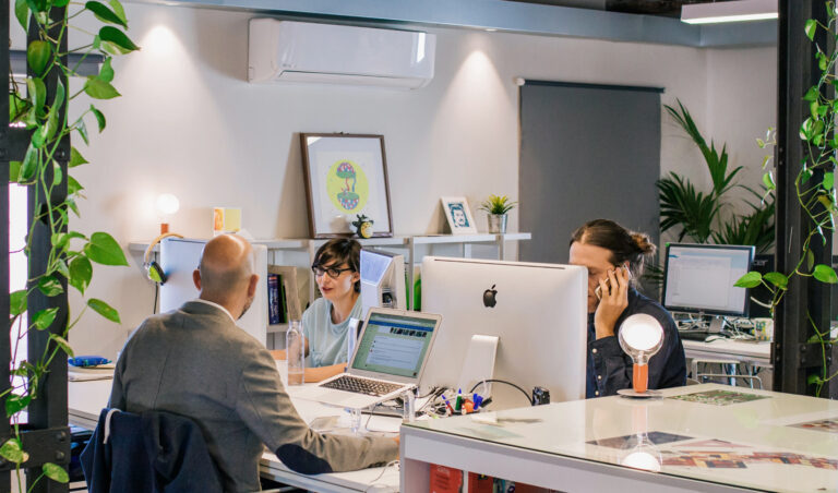 In-house payroll vs outsourcing: Which is best for SMEs?