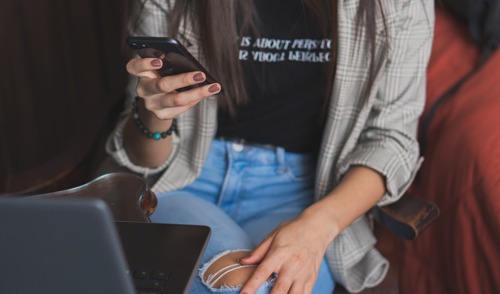 How to Stop Doom Scrolling: Controlling Your Social Media Habits