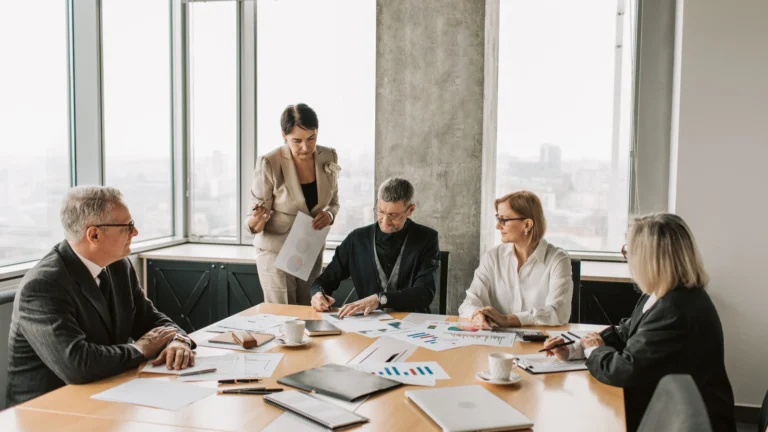 Your strategic guide to winning leadership buy-in for HR and payroll system change 
