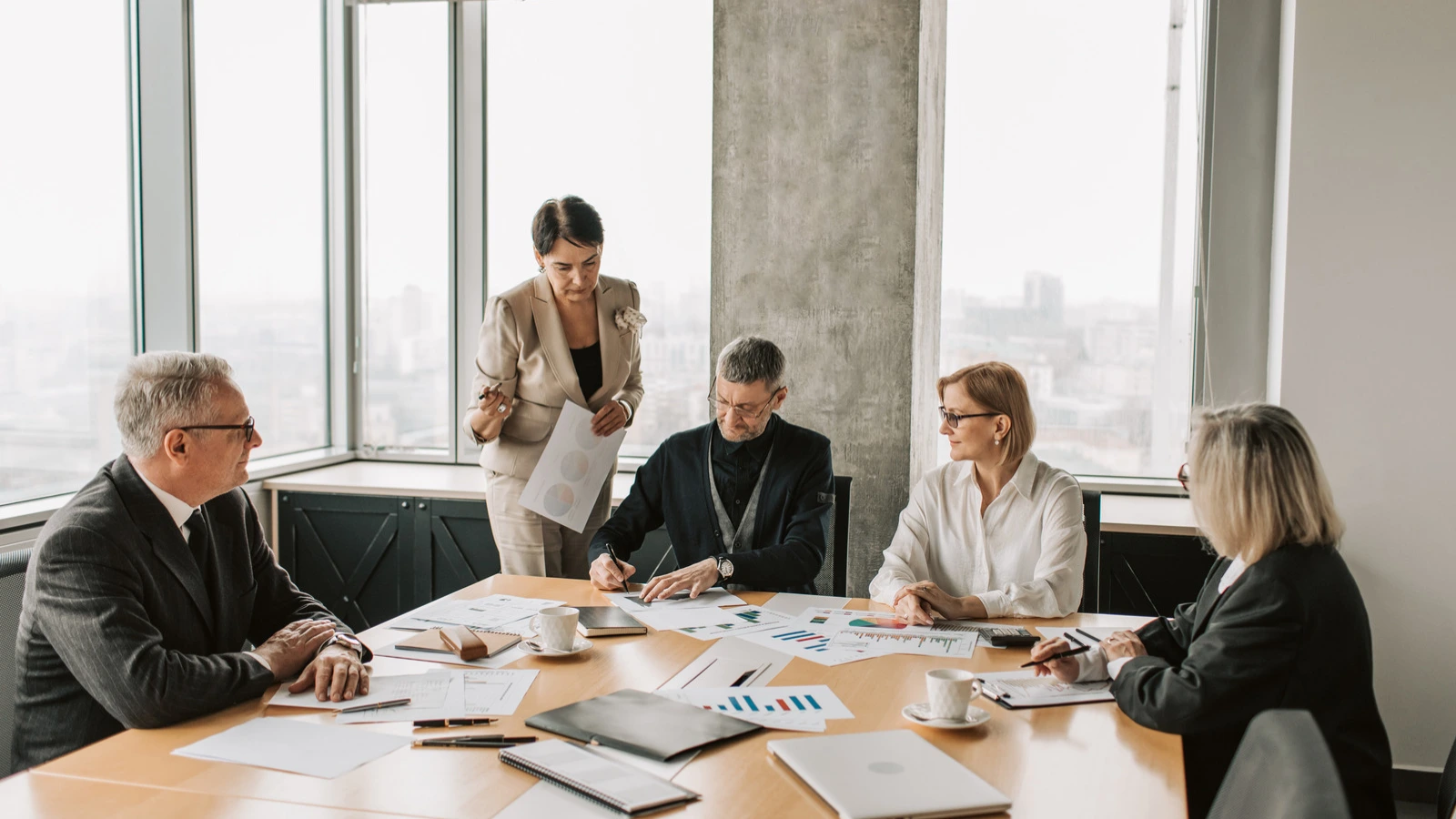 Your strategic guide to winning leadership buy-in for HR and payroll system change 