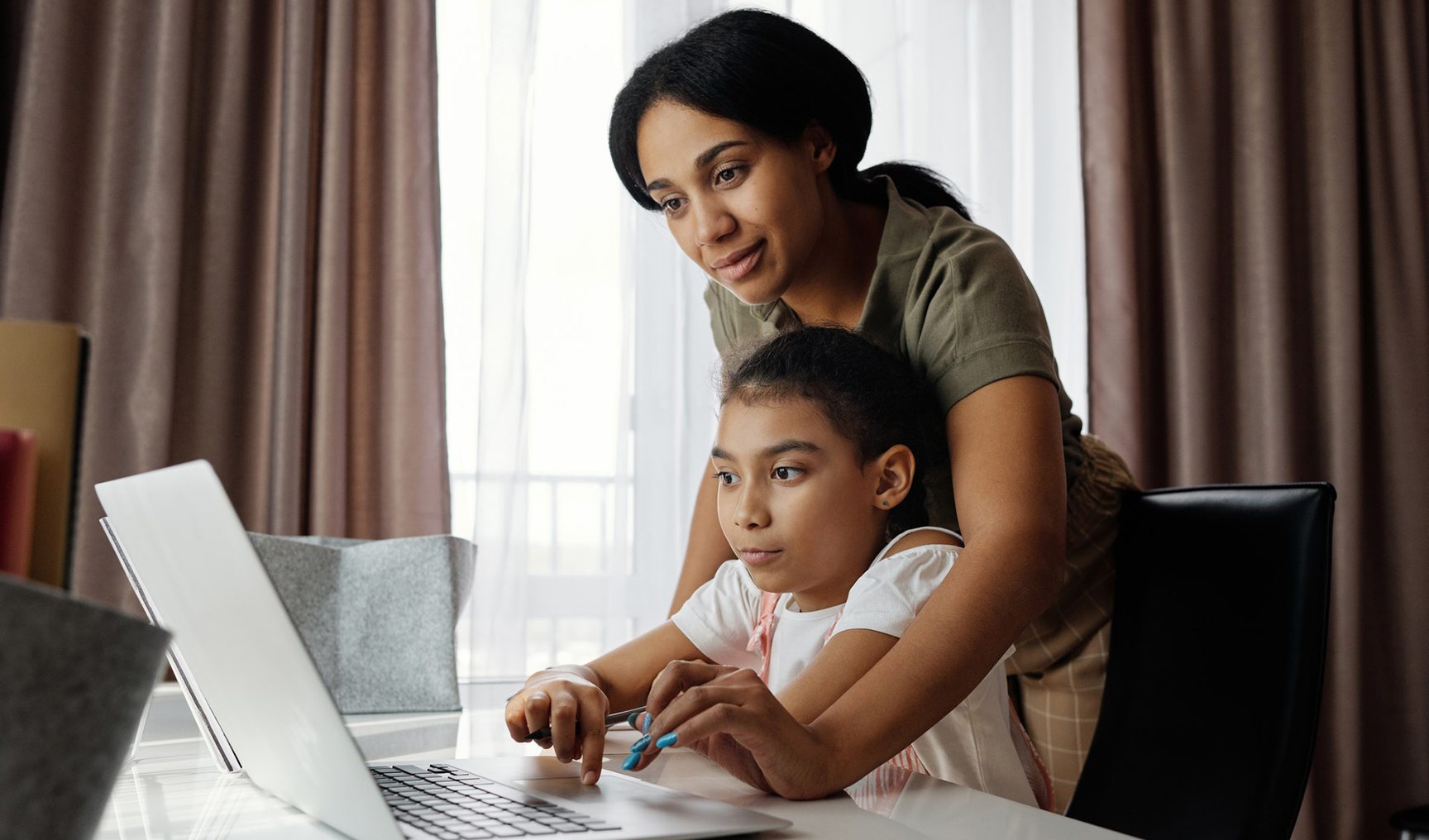 How To Juggle Working From Home and Homeschooling