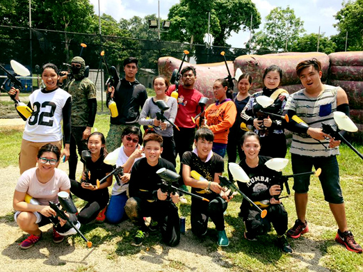 Large group posing with their paintball guns