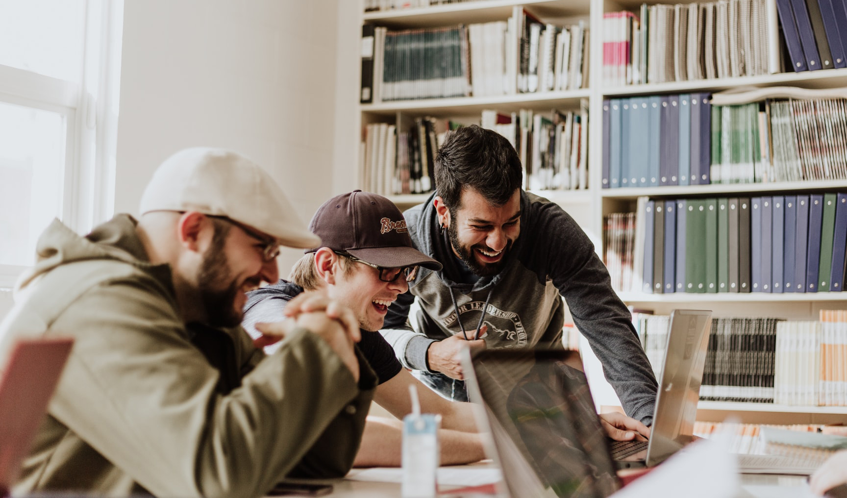 Hiring an employee vs contractor: Which is better?