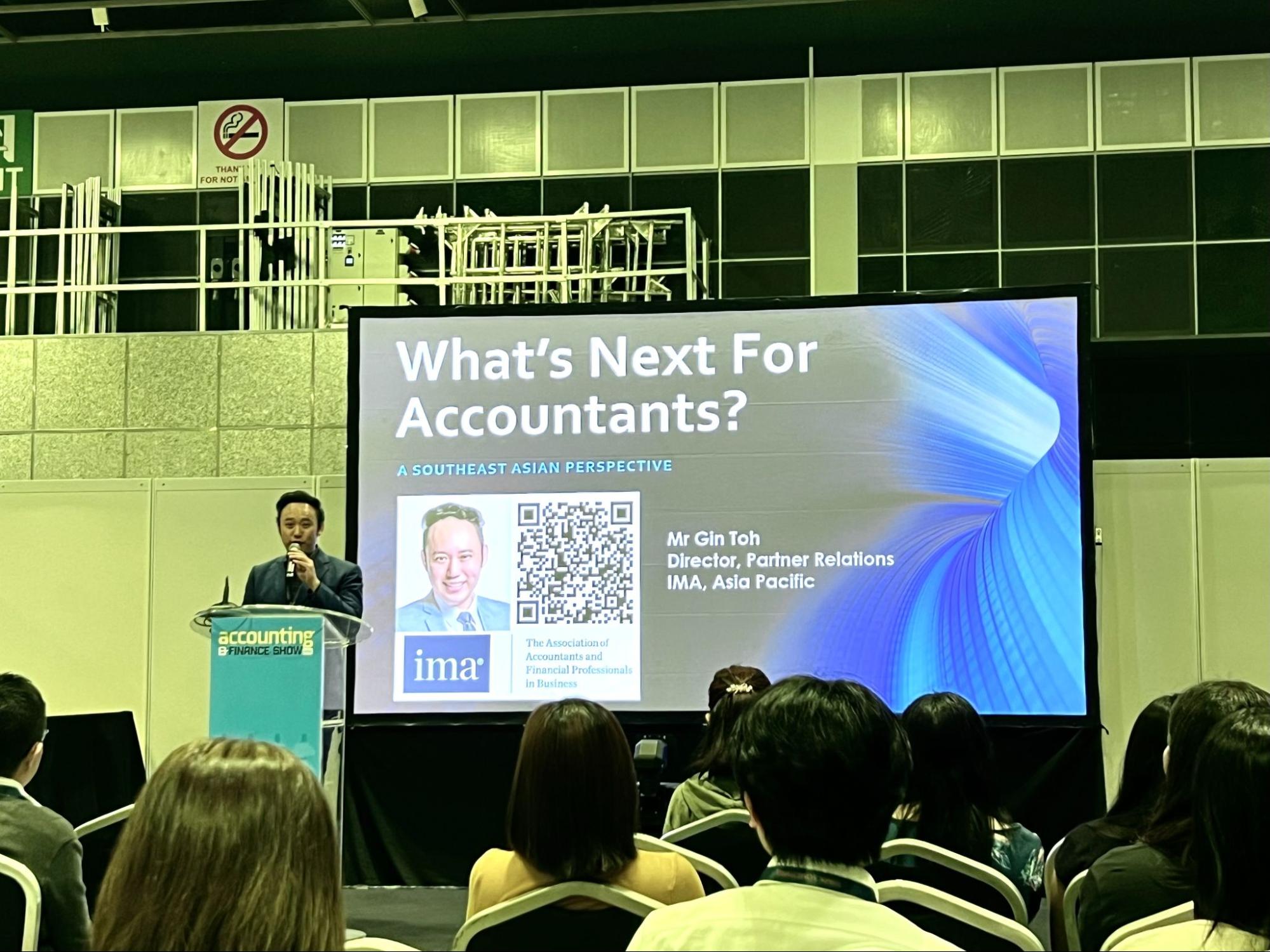 Gin Toh giving a presentation at the accounting and finance show