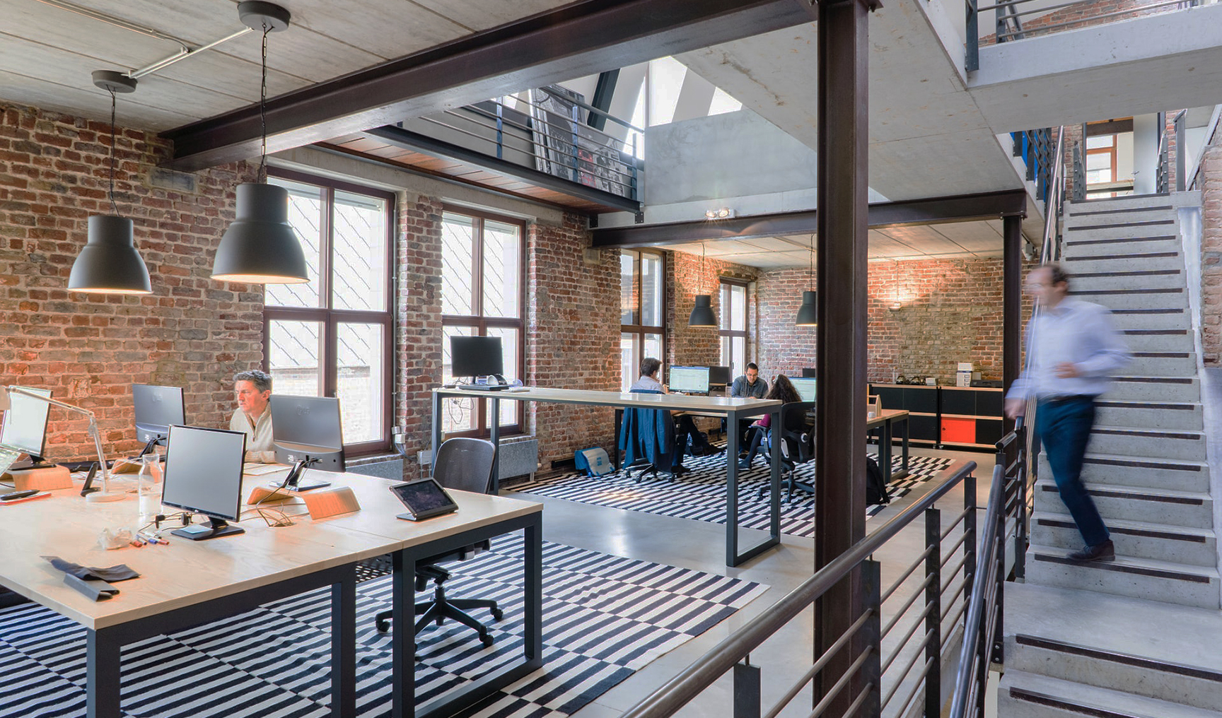 Communication in the workplace: 8 effective techniques