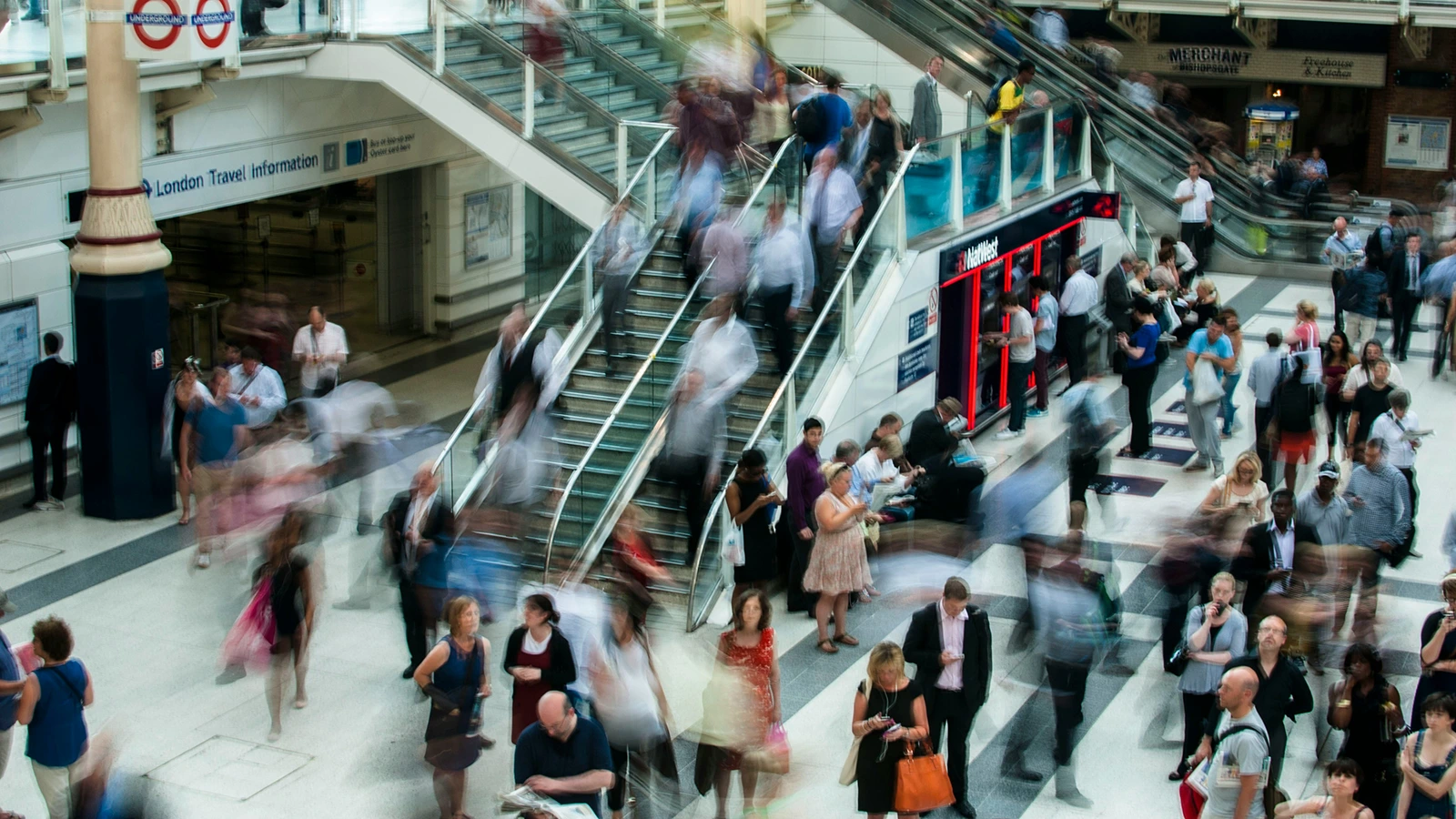 UK Full-Time Pay Sees Sharpest Rise Since Autumn Budget Rebound