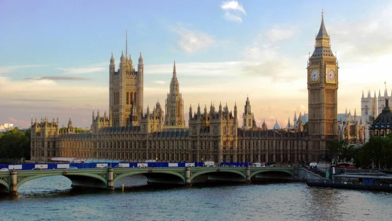 UK Minimum Wage 2026: A Complete Guide to Rates, History and Living Costs