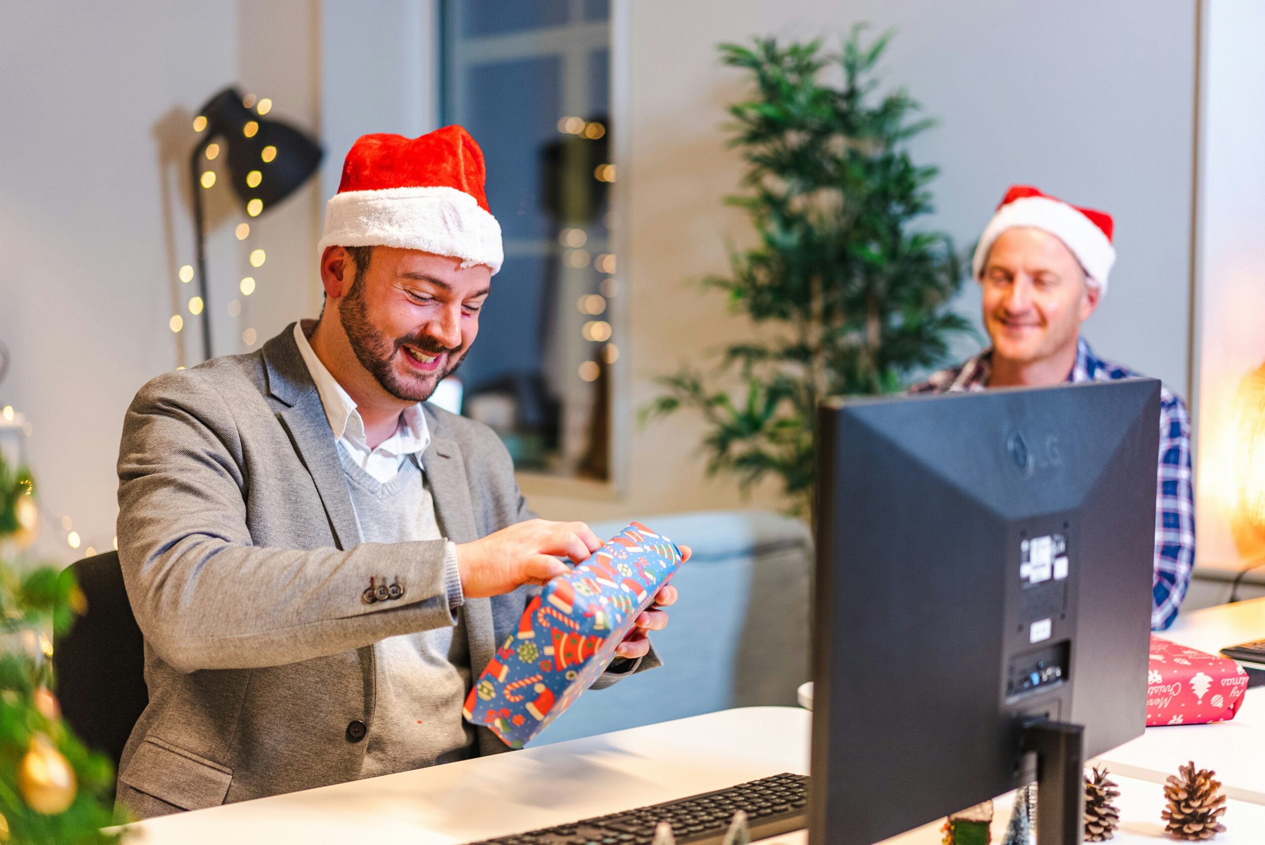 16 creative Christmas out of office messages for your next break