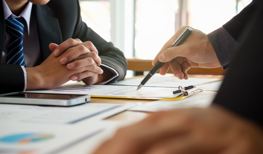 How does payment in lieu of notice work in the UK?