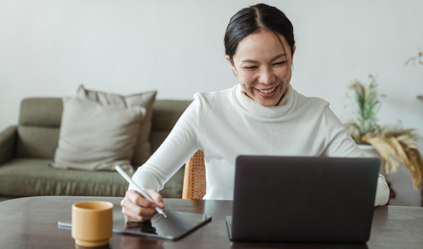 woman creating an hr checklist 2022