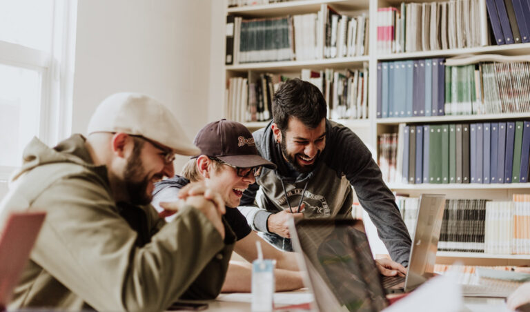 Hiring an employee vs contractor: Which is better?
