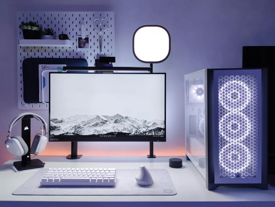 sleek workspace inspired by winter with white and black tones